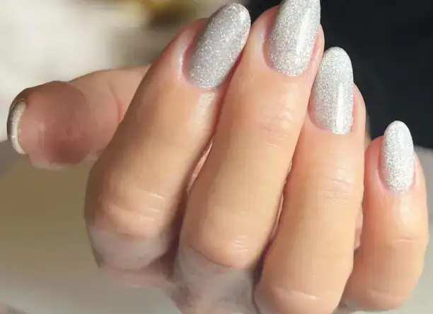 Tökéletes körmök a m_fanni_nails-nél – Precíz és tartós manikűr