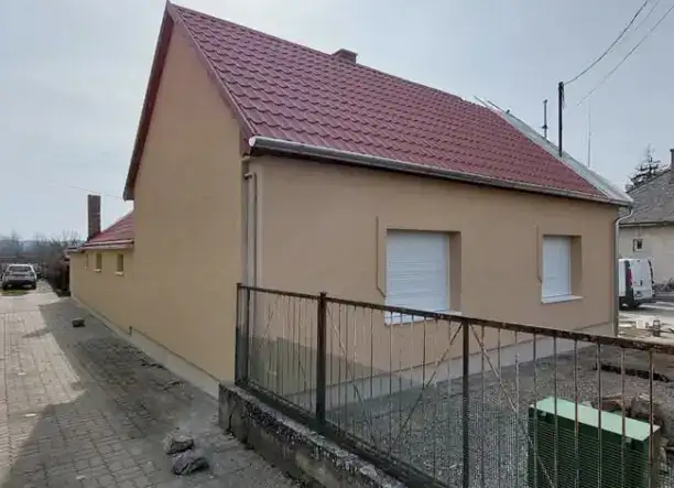 Spóroljon a rezsin és szépítse házát – Homlokzati hőszigetelés szakértőktől!