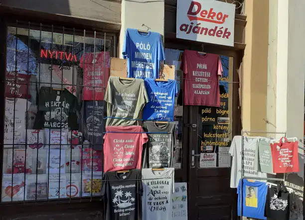 Egyedi mintás pólók készítése és webshop – mintaspolok.hu