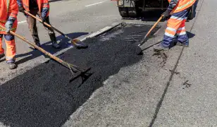 Minőségi aszfaltozás és térburkolat-kivitelezés – megbízható szakemberektől!