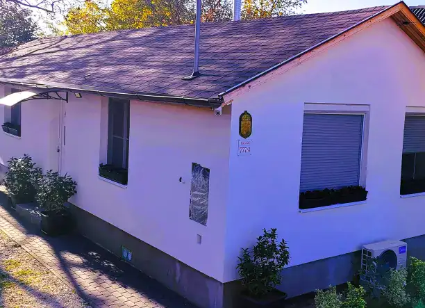 Családi okok miatt eladó Mányon