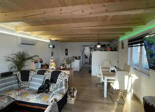 Családi okok miatt eladó Mányon