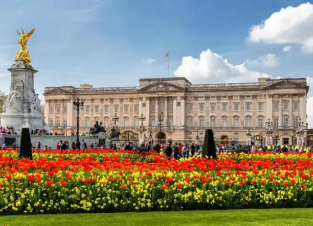 Nagy angliai körutazás walesi várak érintésével, buszos utazással, reggelivel, kompátkeléssel, programokkal, idegenvezetéssel – vár London, Liverpool,