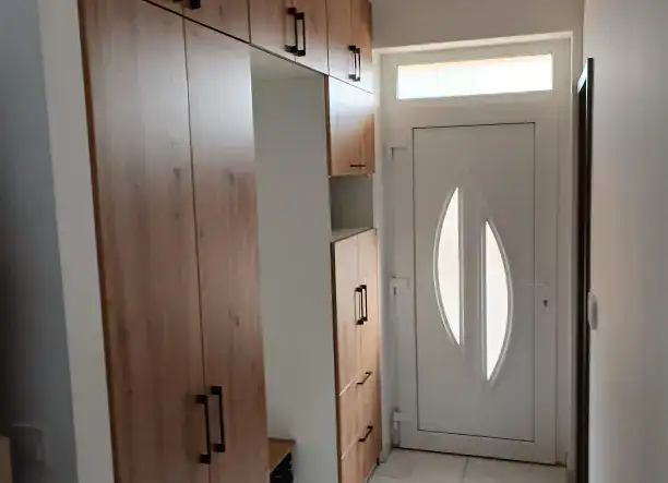 Egyedi bútorgyártás, lapra szerelt bútor szerelés