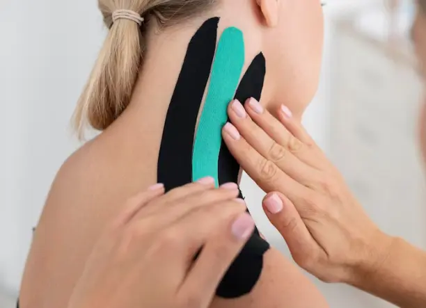 Kinesio tape ragasztás 1 választott területre a WellMassage szalonban, a Pöttyös utcánál