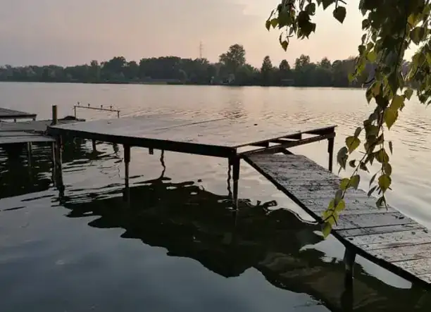 Tassi horgászparadicsomban ház kiadó, horgászstéggel