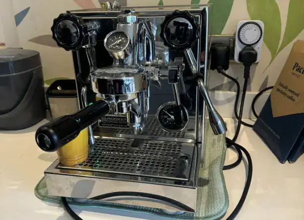 Minden típusú kávéfőzőt, darálót, italautomatát, asztali bojlert, stb javítok - 20 éves gépészeti és villamosmérnöki tapasztalattal