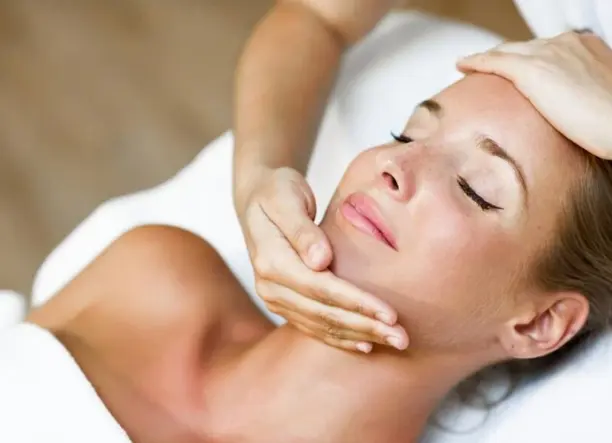 Anti-aging ránctalanító arcmasszázs Debrecenben a barbara Masszázstól