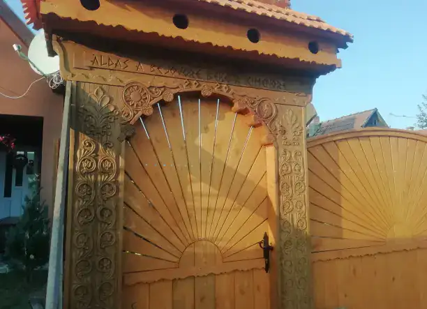 Székelykapuk, kopjafák és hagyományos fafaragás Erdélyből!