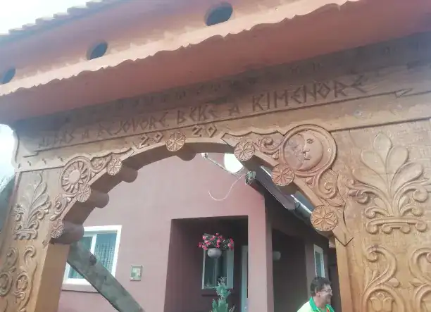 Székelykapuk, kopjafák és hagyományos fafaragás Erdélyből!