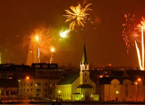 5 napos szilveszteri kirándulás Izlandon, repülőjeggyel, illetékkel, reggelivel, 3*-os szállással, idegenvezetéssel