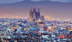 5 napos advent Barcelonában, repülőjeggyel, illetékkel, reggelivel, 4*-os szállással, belépőkkel, idegenvezetéssel
