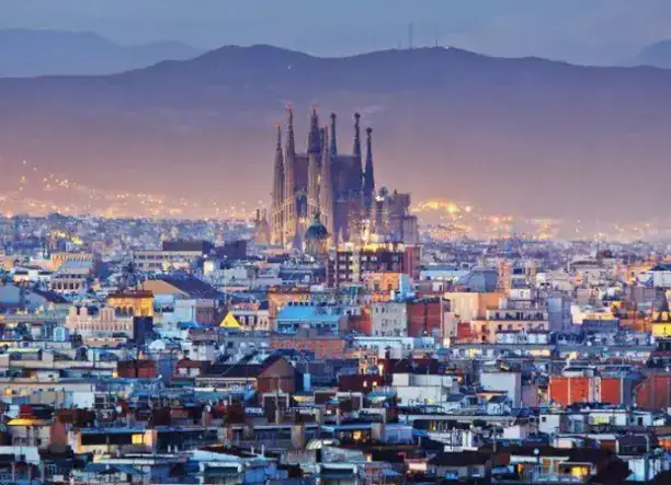 5 napos advent Barcelonában, repülőjeggyel, illetékkel, reggelivel, 4*-os szállással, belépőkkel, idegenvezetéssel