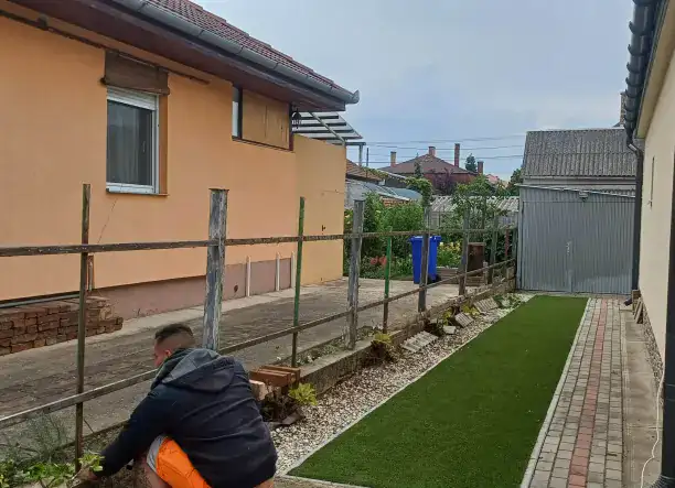 Útburkolat és kerítés építések