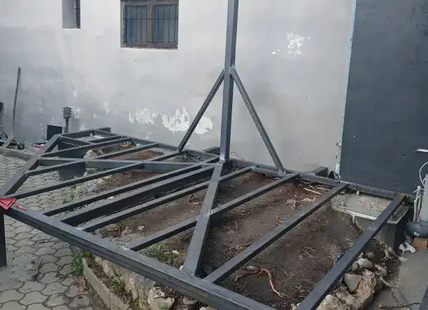 Kapuk, kerítések, korlátok, egyedi fémszerkezetek készítése
