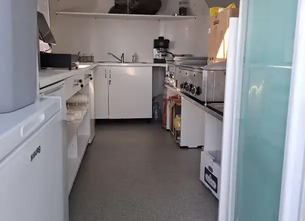 Eladó a képeken látható büfé kocsi